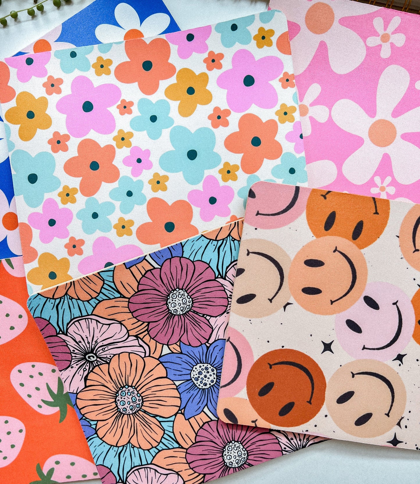 Pink & White Daisies Mouse Pad